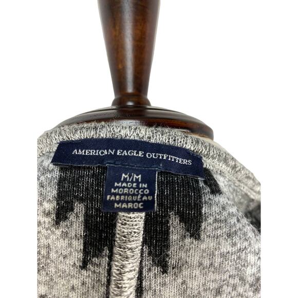 American Eagle Outfitters Aztec Southwest Print Poncho Shawl M Gray Black EUC - Picture 3 of 6